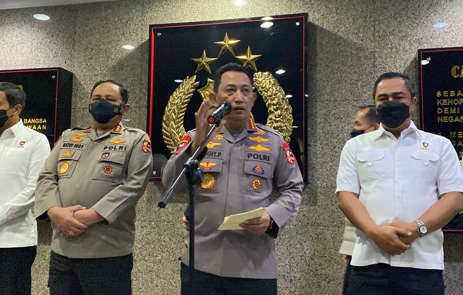 Kapolri Jenderal Listyo Sigit Prabowo memberi keterangan pers di Mabes Polri, Jakarta, Kamis, 4 Agustus 2022.