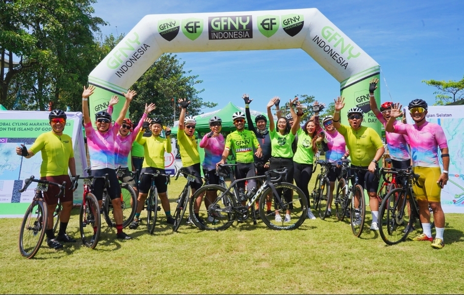 Para peserta yang mengikuti kejuaraan balap sepeda Gran Fondo New York (GFNY) 2022 yang digelar di Gianyar, Bali, Minggu, 7 Agustus 2022