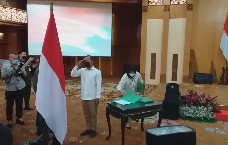 Sebanyak 15 mantan anggota Jamaah Islamiyah (JI) di Jawa Timur (Jatim) mengucapkan ikrar setia kepada NKRI di kantor Gubernur Jatim, Jalan Pahlawan, Surabaya, Senin, 8 Agustus 2022.