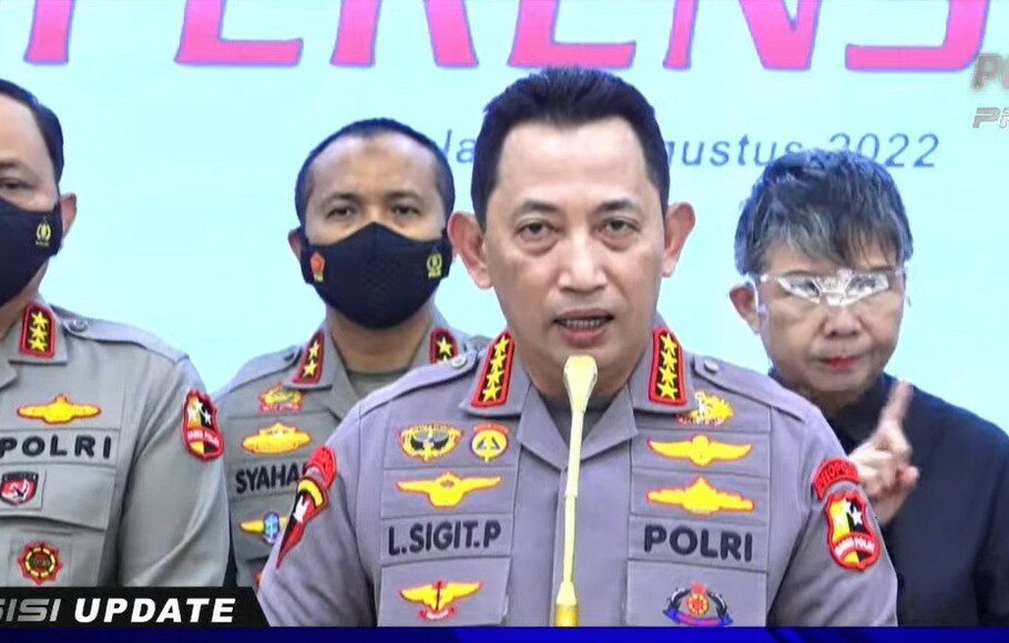 Jenderal Listyo Sigit Prabowo memberikan keterangan pers terkait kasus terbunuhnya Brigadir J di Mabes Polri, Selasa, 9 Agustus 2022.