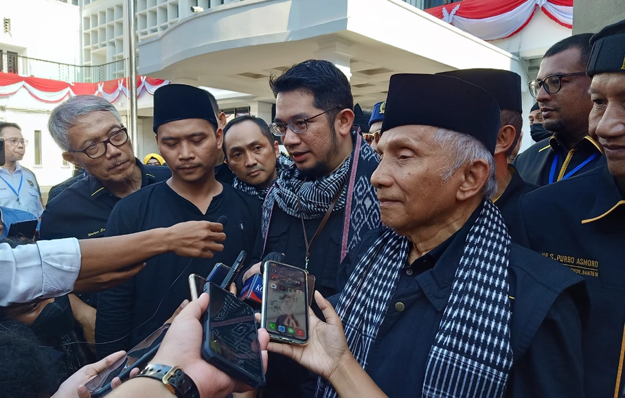 Ketua Majelis Syuro Partai Ummat Amien Rais dan Ketua Umum Ridho Rahmadi di Kantor KPU, Jalan Imam Bonjol, Menteng, Jakarta Pusat, Jumat, 12 Agustus 2022.