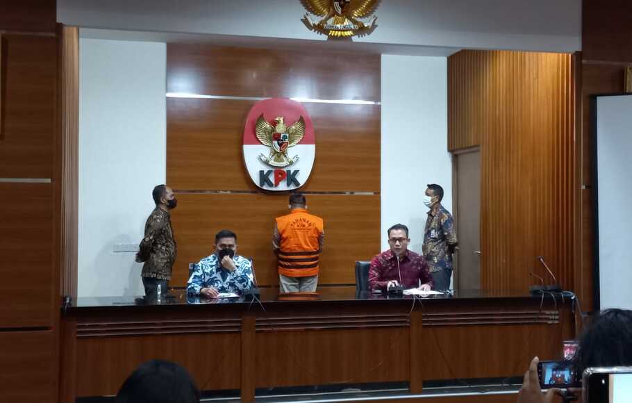 Deputi Penindakan KPK, Karyoto menyampaikan penahanan terhadap Wakil Ketua DPRD Tulungagung, Agus Budiarto yang menjadi tersangka kasus dugaan suap terkait pengesahan anggaran di Kabupaten Tulungagung, di Gedung Merah Putih KPK, Jakarta, Jumat, 12 Agustus 2022.