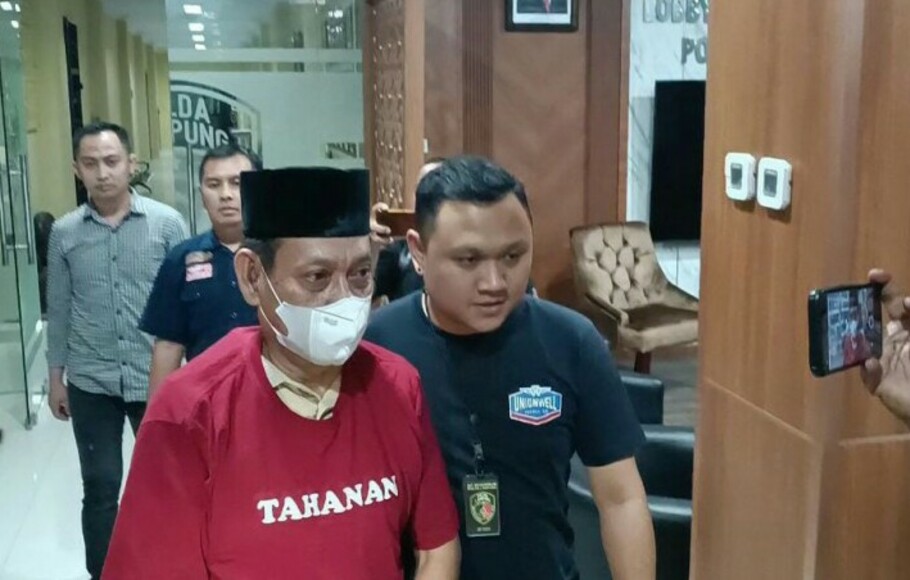 Ketua AEKI Lampung Juprius, tersangka Kasus Penggelapan Kopi 59,5 ton digiring ke ruang penyidik Dit Reskrimum Polda Lampung, Jumat 12 Agustus 2022.