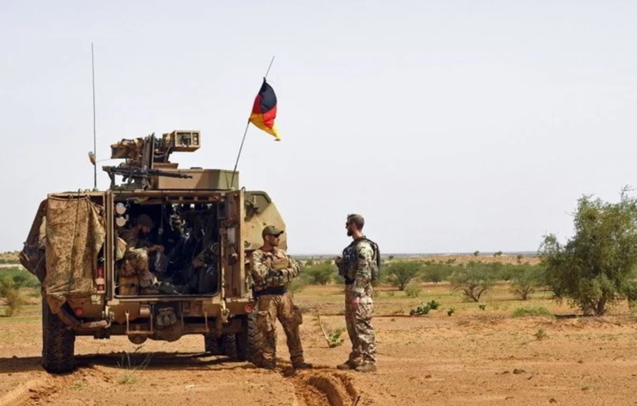 Jerman telah menangguhkan sebagian besar operasinya di Mali setelah pemerintah lokal yang dipimpin militer menolak misi penjaga perdamaian PBB