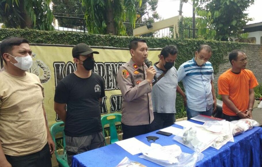 Ekspos kasus di Mapolsek Sunggal, mengenai penangkapan pelaku pembunuhan siswa SD di Kabupaten Deli Serdang, Sumatera Utara, Sabtu 13 Agustus 2022.