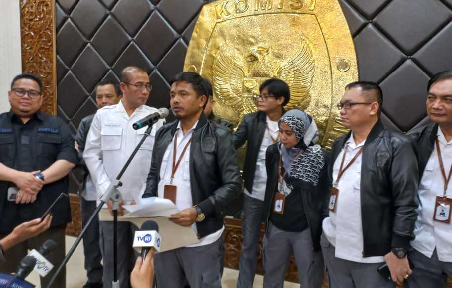 Anggota KPU Idham Holik saat konferensi pers di Kantor KPU, Jalan Imam Bonjol, Menteng, Jakarta Pusat, Senin dini hari, 15 Agustus 2022.