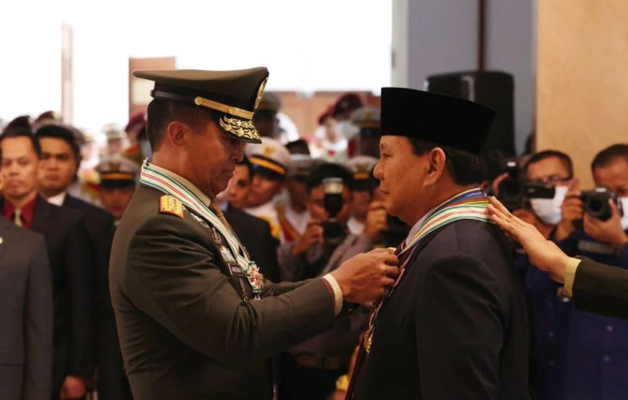 Menteri Pertahanan (Menhan) Prabowo Subianto menerima empat bintang kehormatan.