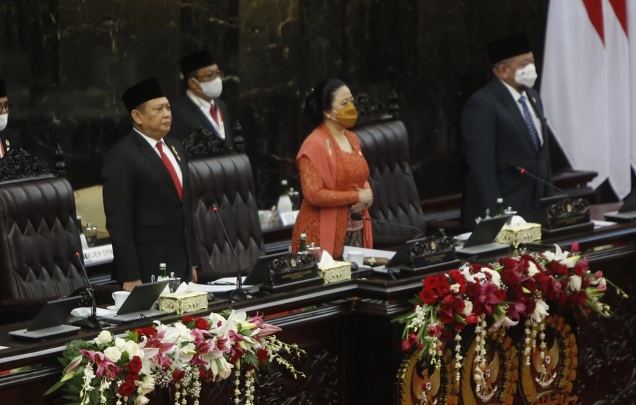 Dari kiri ke kanan, Ketua MPR Bambang Soesatyo, Ketua DPR Puan Maharani dan Ketua DPD La Nyalla Mattalitti saat Sidang Tahunan MPR Tahun 2022 di Kompleks Parlemen, Senayan, Jakarta, Selasa, 16 Agustus 2022.
