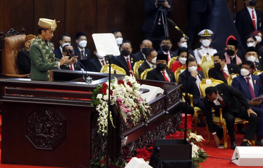 Presiden Joko Widodo saat pidato kenegaraan di Sidang Tahunan MPR Tahun 2022 di Kompleks Parlemen, Senayan, Jakarta, Selasa, 16 Agustus 2022.