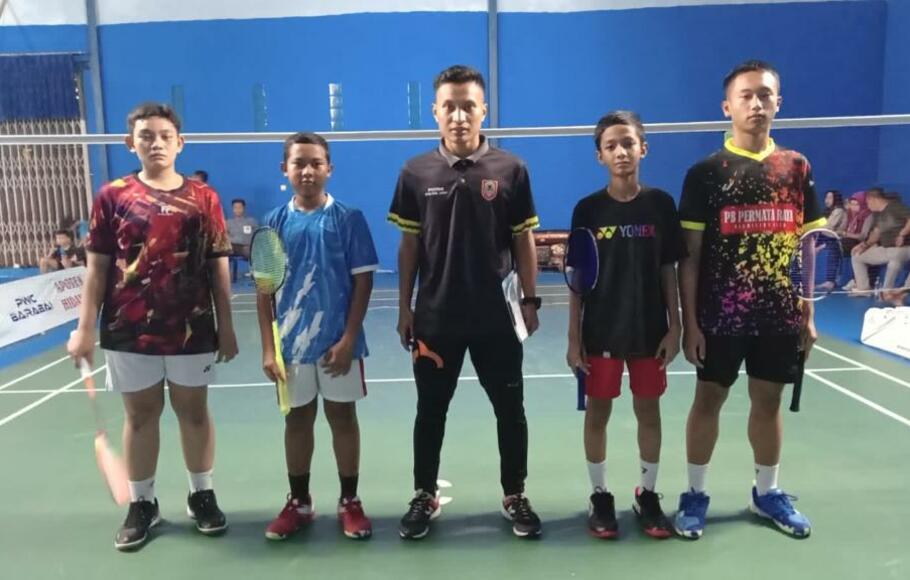 Pemain Jhonlin Badminton Club (JBC) saat mengikuti Liga Banua V yang digelar di GOR Bintara, Barabai, Kabupaten Hulu Sungai Tengah.