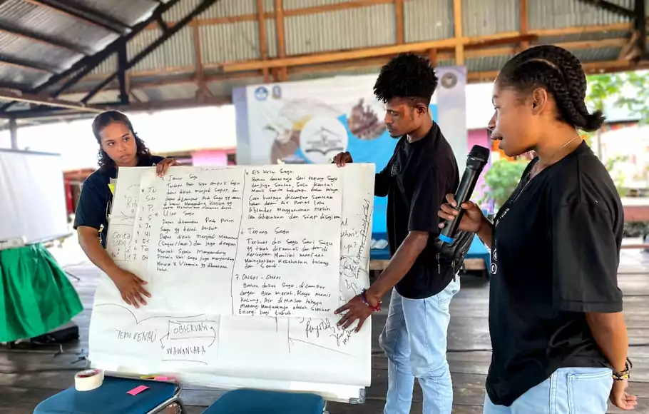 Kemendikbudristek menyelenggarakan kegiatan sekolah lapang kearifan lokal di Balai Adat Kampung Yoboi, Distrik Sentani, Kabupaten Jayapura, Papua pada 15-16 Agustus 2022.