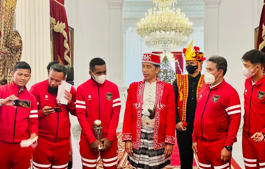 Presiden Jokowi menerima Timnas U-16 di Istana Merdeka, Jakarta, Rabu 17 Agustus 2022.