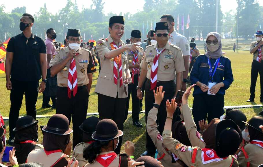 Presiden Joko Widodo (Jokowi) mengunjungi Jambore Nasional (Jamnas) XI di Bumi Perkemahan dan Graha Wisata Pramuka, Cibubur, Jakarta, pada Jumat, 19 Agustus 2022 pagi.