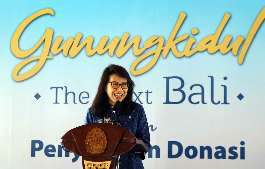 EVP CSR BCA Inge Setiawati saat acara launching buku Gunungkidul The Next Bali dan donasi sumur bor bagi PDAM Tirta Handayani di Gunungkidul, Yogyakarta, Jumat, 19 Agustus 2022.