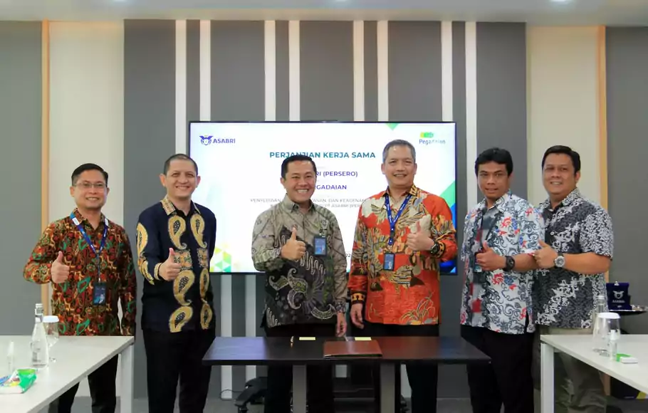 Asabri melakukan penandatanganan perjanjian kerja sama (PKS) dengan Pegadaian dalam rangka kerja sama penyediaan produk, layanan, dan keagenan Pegadaian kepada peserta Asabri, di Jakarta, Rabu, 24 Agustus 2022.