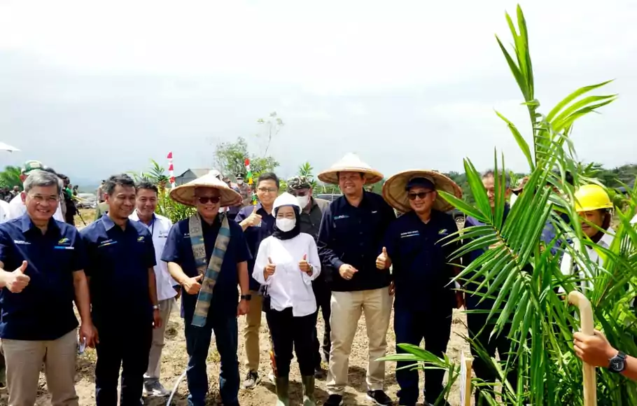 Holding Perkebunan Nusantara PTPN III (Persero) memulai proses budidaya kelapa sawit di wilayah Kabupaten Enrekang, Sulawesi Selatan (Sulsel).
