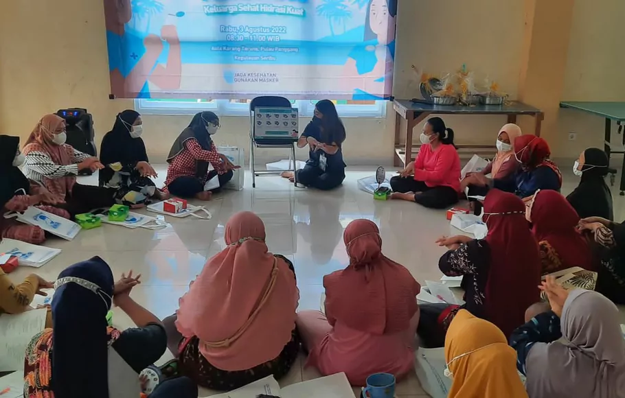 Indonesian Hydration Working Group (IHWG) bekerja sama dengan Program Studi Magister Ilmu Gizi Fakultas Kedokteran Universitas Indonesia (FKUI) memberikan penyuluhan dengan tema “Pulau Panggang KEHATIKU – Keluarga Sehat Hidrasi Kuat”.