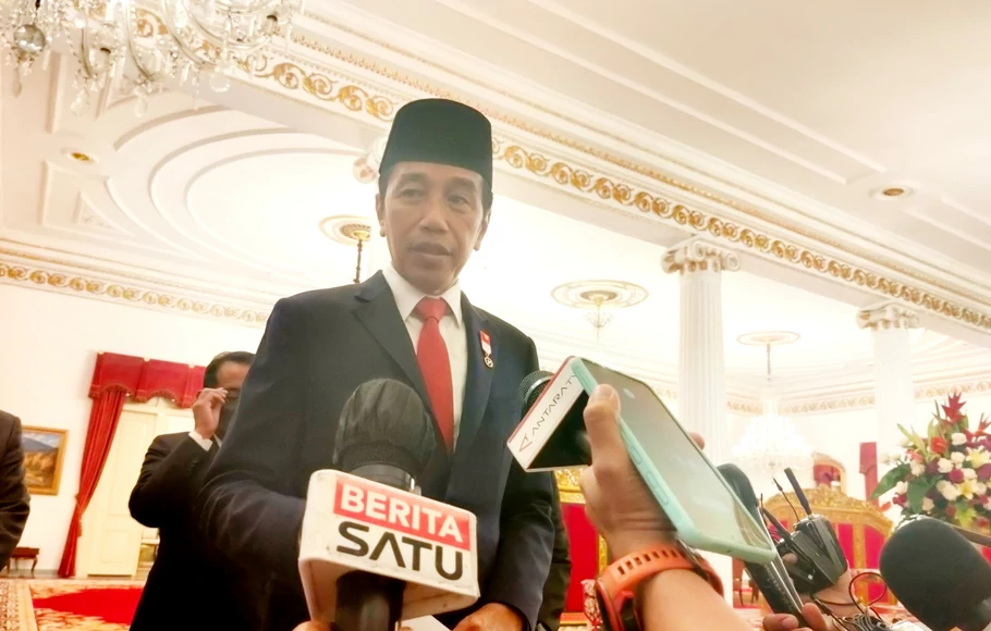 Presiden Joko Widodo (Jokowi) memberikan keterangan pers seusai pelantikan Menteri PAN dan RB di Istana Negara, Kompleks Istana Kepresidenan Jakarta, Rabu, 7 September 2022.