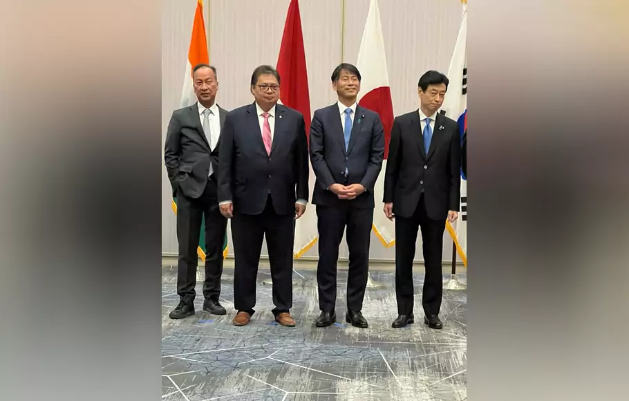 Menteri Koordinator Bidang Perekonomian Airlangga Hartarto bertemu dengan Menteri Jepang di sela-sela Pertemuan Menteri IPEF (Indo-Pacific Economic Framework) di Los Angeles, AS, Sabtu 10 September 2022.
