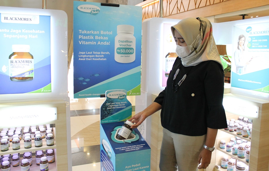 PT Kalbe Blackmores Nutrition (Blackmores Indonesia), perusahaan suplemen kesehatan, meluncurkan program Blackmores Peduli ‘Tukar Botol’.