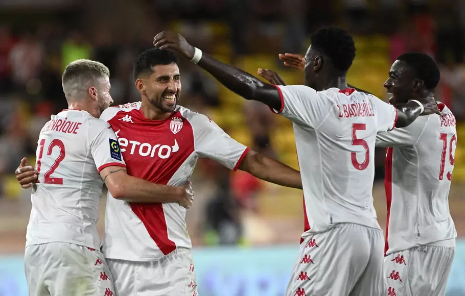 Para pemain AS Monaco merayakan gol ke gawang Lyon dalam lanjutan Liga Prancis, Minggu, 11 September 2022.