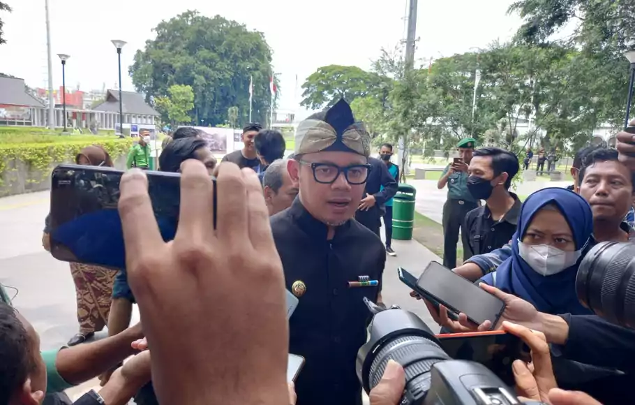 Wali Kota Bogor Bima Arya saat memberikan keterangan di Alun-Alun Kota Bogor, Kamis, (15/9/2022)