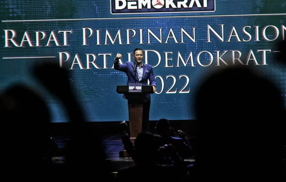 Ketua Umum Partai Demokrat Agus Harimurti Yudhoyono memberikan arahan saat membuka Rapat Pimpinan Nasional (Rapimnas) Partai Demokrat 2022 di di Balai Sidang Jakarta Convention Center (JCC), Jakarta, Kamis 15 September 2022.