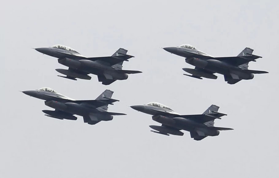 Armada jet tempur F-16 Angkatan Udara Pakistan.