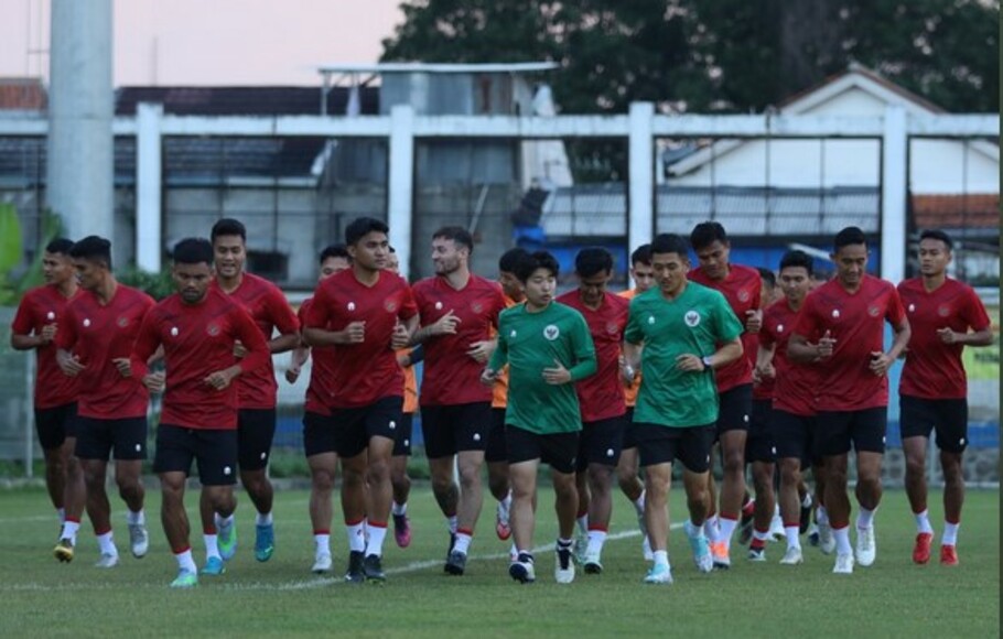 Para pemain Timnas Indonesia menjalani latihan.