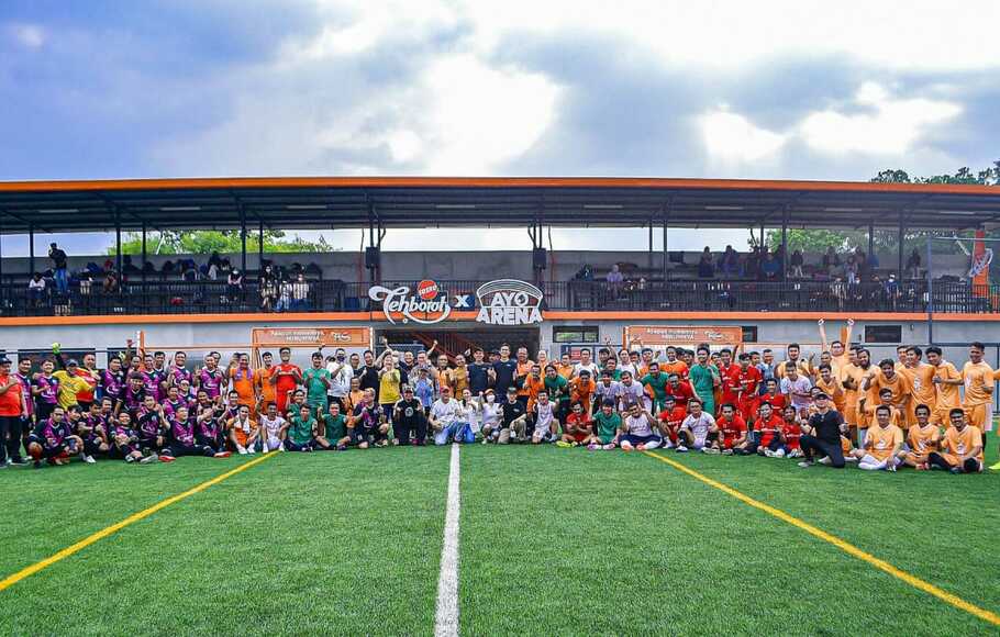 Lapangan sepak bola berstandar Internasional di area Taman Budaya Sentul City Kabupaten Bogor, Jawa Barat yang dikelola oleh Ayo Indonesia resmi berganti nama menjadi Tehbotol Ayo Arena.