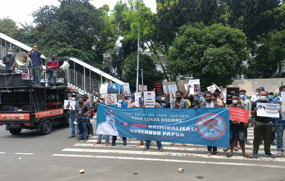 Aksi demonstrasi Front Rakyat dan Imapa Jadetabek di Gedung Merah Putih KPK, Jakarta, Kamis 22 September 2022
