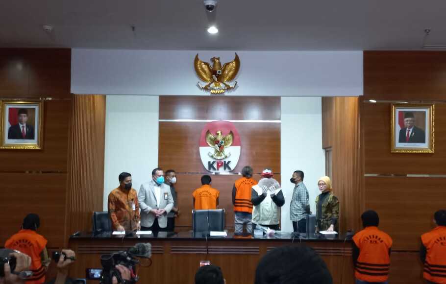 Konferensi pers penetapan tersangka pasca operasi tangkap tangan (OTT) terkait kasus dugaan suap penanganan perkara pada Mahkamah Agung (MA) di Gedung Merah Putih KPK, Jakarta, Jumat, 23 September 2022.