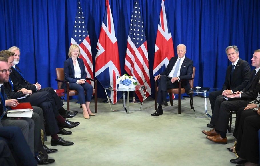 Presiden AS Joe Biden bertemu dengan Perdana Menteri Inggris Liz Truss di sela-sela sesi ke-77 Majelis Umum PBB di markas besar PBB di New York City pada Rabu 21 September 2022. 