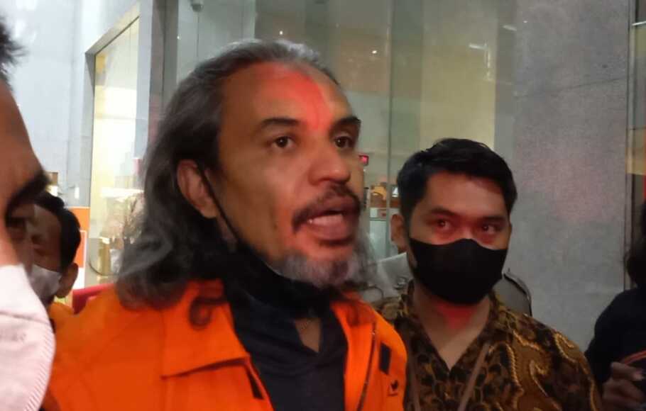 Pengacara Yosep Parera, salah satu tersangka kasus dugaan suap penanganan perkara pada Mahkamah Agung (MA) di Gedung Merah Putih KPK, Jakarta, Jumat 23 September 2022