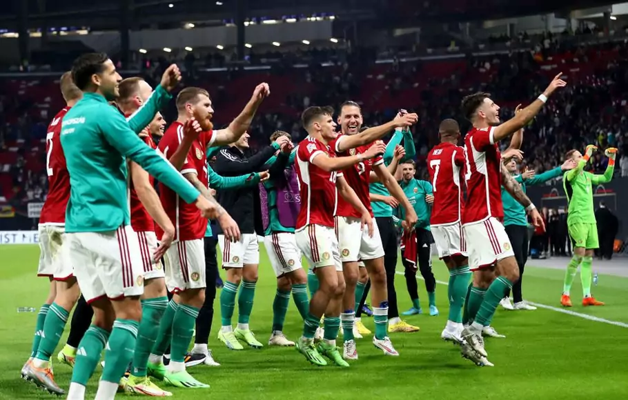 Para pemain Hongaria meluapkan kegembiraan setelah mengalahkan Jerman di UEFA Nations League di Leipzig, Jerman, Jumat 23 September 2022.