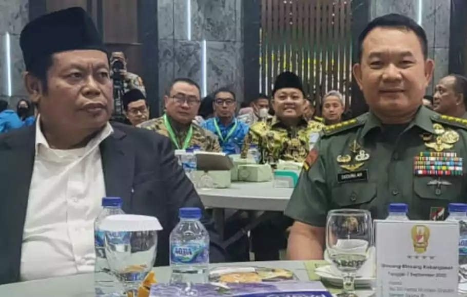 KH Marsudi Syuhud (kiri) dan Kasad Jenderal TNI Dudung Abdurachman.