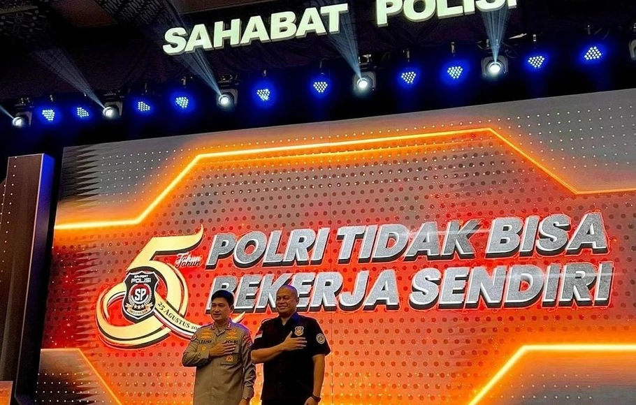 Ketua Umum Sahabat Polisi Indonesia, Fonda Tangguh berfoto bersama dengan Kabid Humas Polda Metro Jaya Kombes Pol Endra Zulpan beberapa waktu lalu di Jakarta.