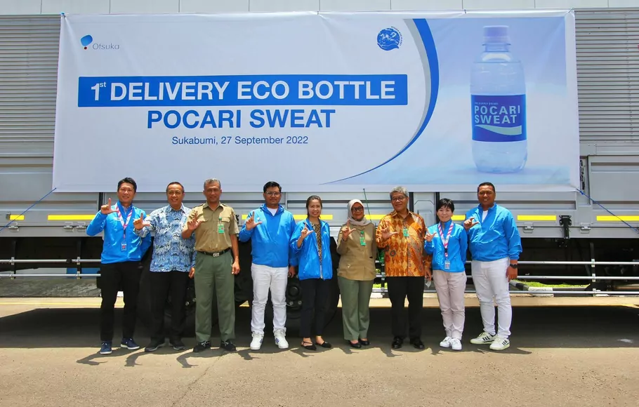 PT Amerta Indah Otsuka meluncurkan program Otsuka Blue Planet, suatu komitmen untuk memberikan edukasi demi meningkatkan kesadaran masyarakat akan pentingnya menjaga lingkungan, di Sukabumi, 27 September 2022.
