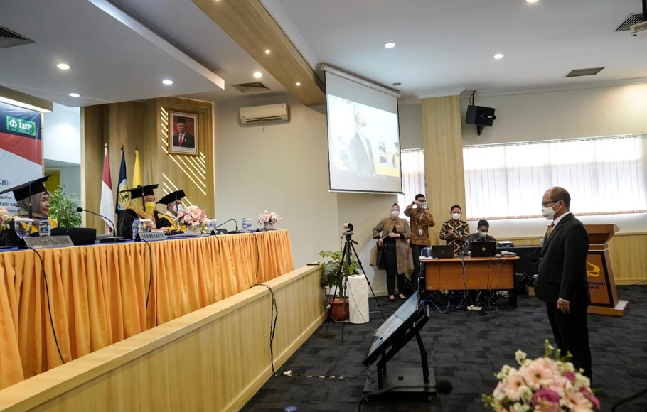Anggota Dewan Pengawas Badan Pengelola Keuangan Haji (BPKH), Suhaji Lestiadi dikukuhkan sebagai doktor di Fakultas Ekonomi di Universitas Trisakti, Jakarta, Selasa, 27 September 2022.