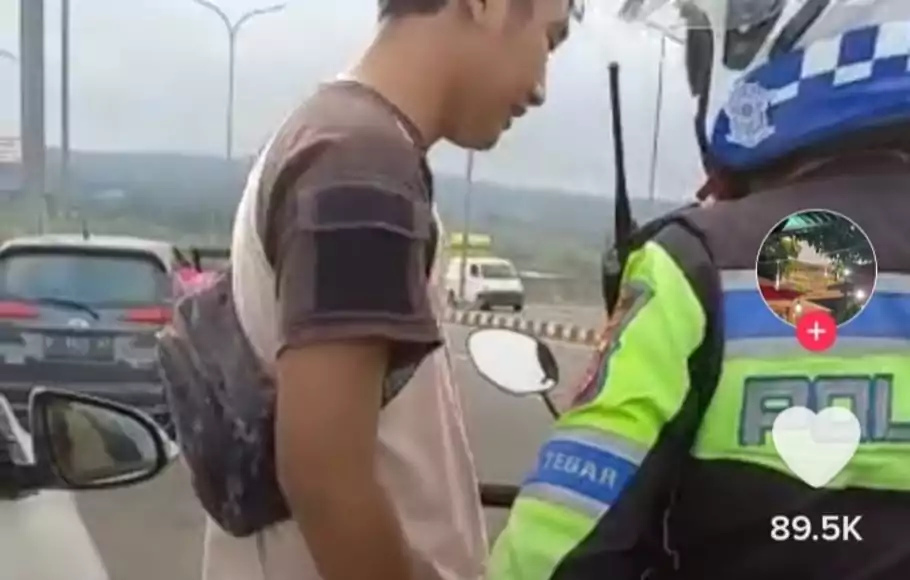 Tangkapan layar video penilangan oleh polisi Polres Bogor.