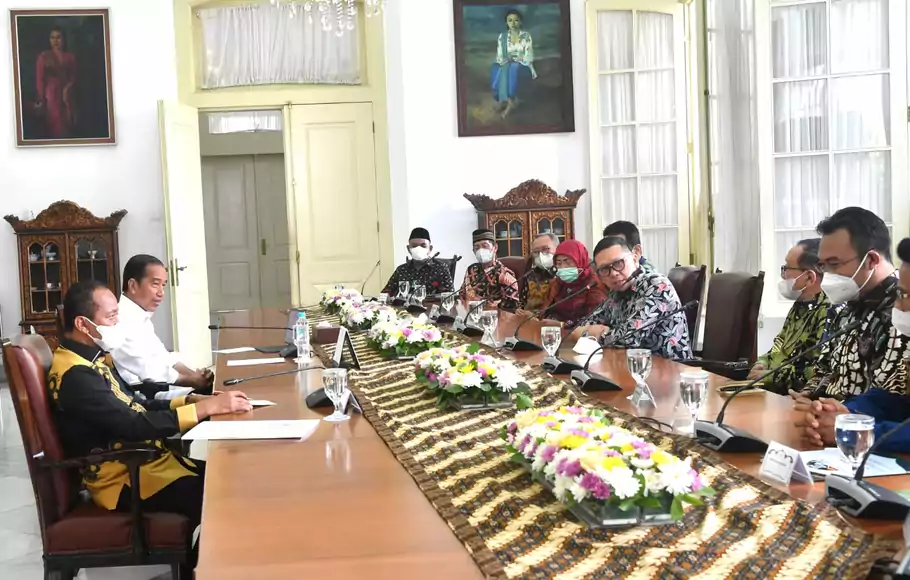 Presiden Joko Widodo (Jokowi) menerima Majelis Nasional Korps Alumni Himpunan Mahasiswa Islam (KAHMI) di Istana Kepresidenan Bogor, Jawa Barat, Jumat, 30 September 2022.