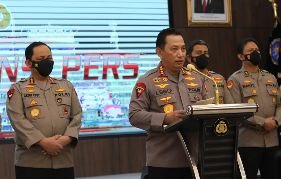 Kapolri Jenderal Listyo Sigit Prabowo saat memberikan keterangan pers terkait penahanan Putri Candrawathi di Mabes Polri, Jakarta, Jumat, 30 September 2022.