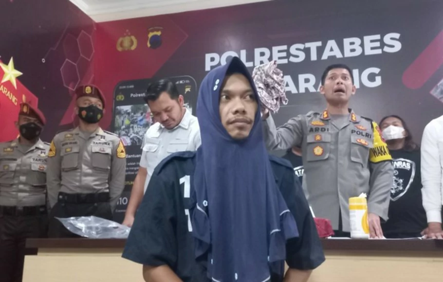 Pelaku pencuri brankas kafe di Semarang, Jawa Tengah, ditangkap polisi, Senin, 3 Oktober 2022. 