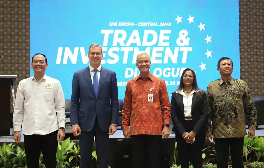 Gubernur Jawa Tengah (Jateng) Ganjar Pranowo bersama Duta Besar Uni Eropa Vincent Piket menghadiri acara Uni Eropa-Central Java Trade and Investment Dialogue di Hotel Gumaya, Kota Semarang, Selasa 4 Oktober 2022.