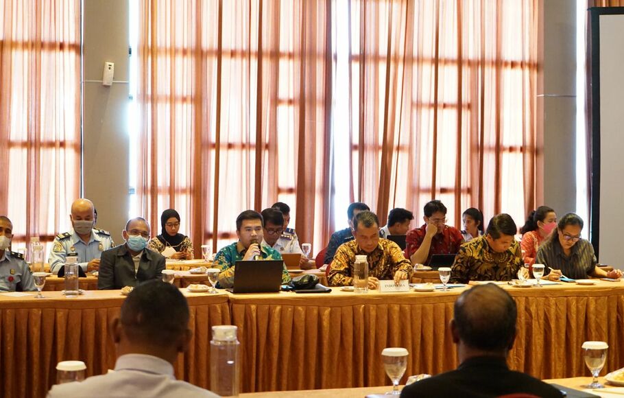 Pembahasan standard operating procedures (SOP) dan persiapan uji coba angkutan lintas batas negara (ALBN) rute Kupang-Dili di Hotel Sotis, Kupang, 10 Oktober 2022.