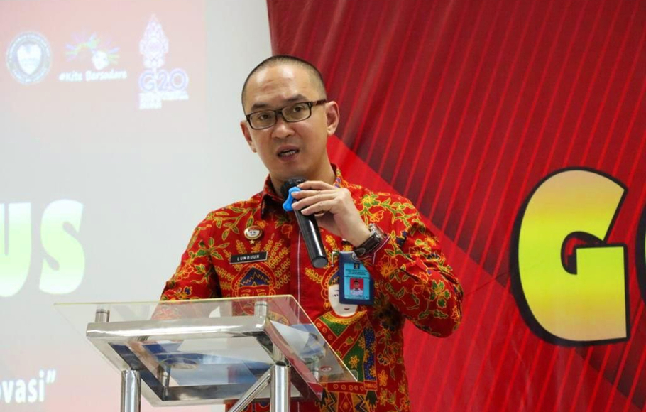 Kepala Divisi Pelayanan Hukum dan HAM DKI Jakarta, Ronald Lumbuun