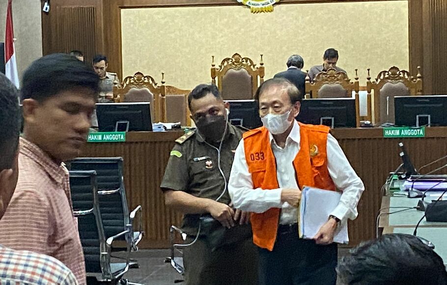 Terdakwa kasus korupsi dugaan pengalihan fungsi hutan oleh PT Duta Palma Group, Surya Darmadi, usai sidang di Pengadilan Tindak Pidana Korupsi (Tipikor) Jakarta Pusat, Senin, 17 Oktober 2022.
