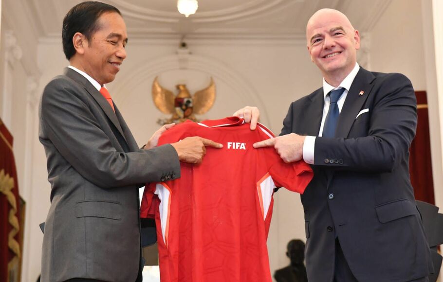 Presiden Joko Widodo bertemu dengan Presiden FIFA Gianni Infantino di Istana Merdeka, Jakarta, Selasa, 18 Oktober 2022.