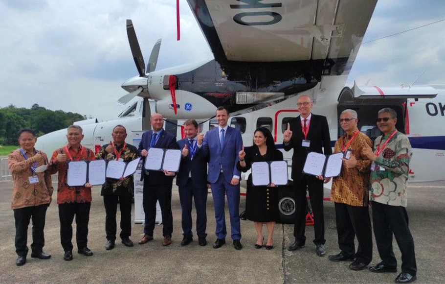 Indonesia, melalui PT. Prasandha Dumayasa, dan Republik Ceko menandatangani komitmen pembelian pesawat jenis L410 NG buatan Ceko di Jakarta, Jumat.  4 November 2022.