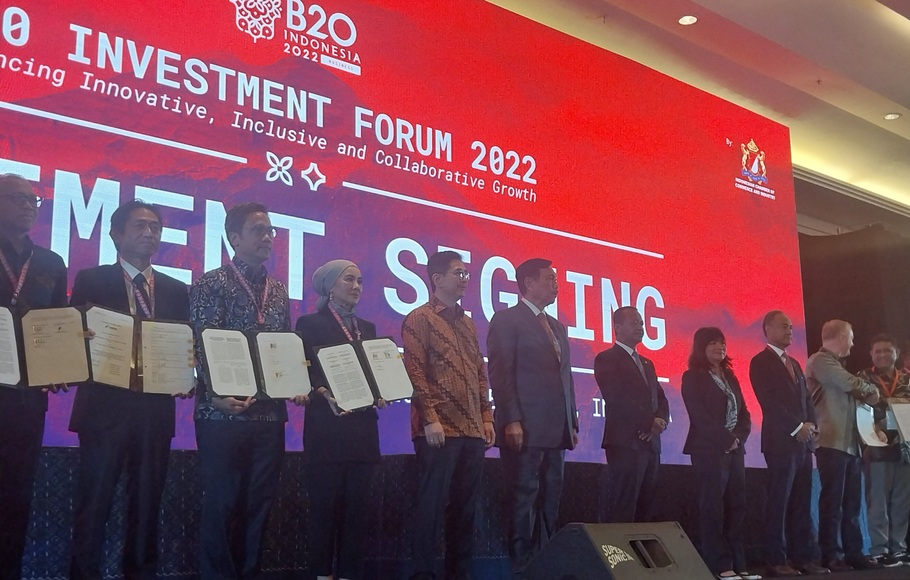 Penandatanganan MoU di B-20 Investment Forum di Bali Nusa Dua Convention Center, Jumat (11/11/2022).